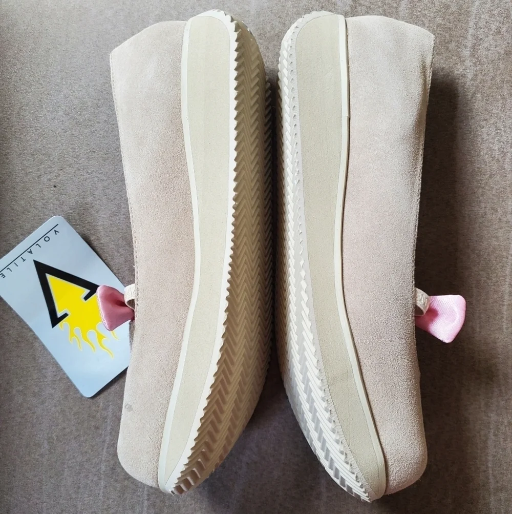 Volatile CHLOE-R Natural Color Suede Volatile Platform Flats Wedge Size 7.5